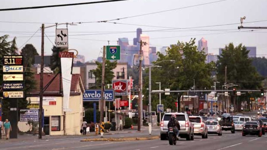 Photo: In this Aug. 9, 2018, photo, traffic passes along a north Seattle area known for prostitutio...