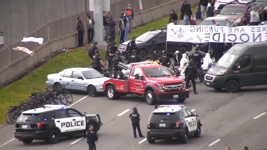 Image: A tow truck removes one of the cars blocking the expressway leading to Seattle-Tacoma Intern...